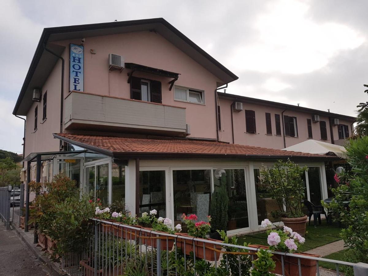 Hotel Patrizia 마리나디마사 외부 사진